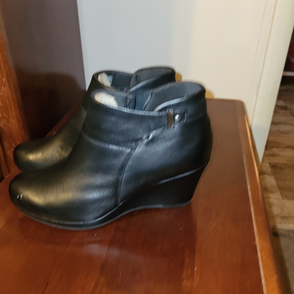 NEW Clarks Leather Wedge Size 11